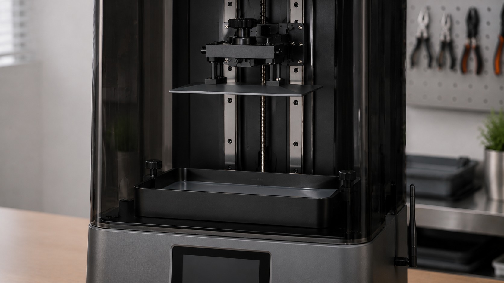 Detalle de fuente COB con lente Fresnel y pantalla 14K en la Anycubic Photon Mono M7