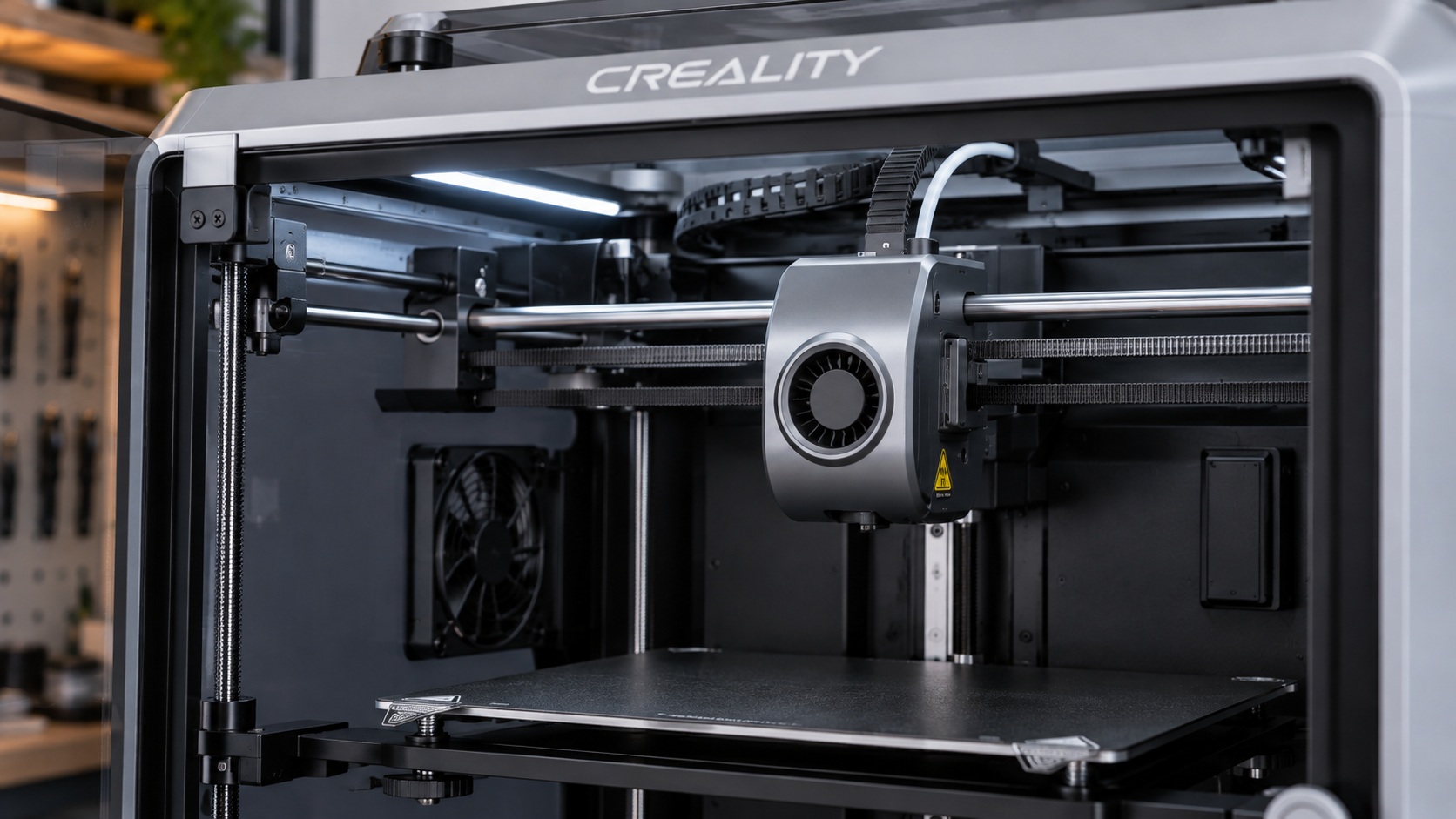 Detalle de arquitectura corexy cerrada compacta en la Creality K1